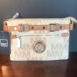 Mia K Farrow Crossbody purse